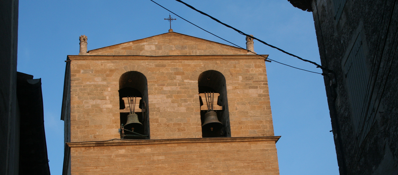 Kirche im Sonnenuntergang